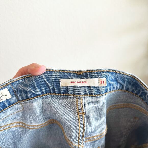 Levi's Ribcage Bell Jeans Size 31X34 Tall Blue Boho Western Stretch Light Wash - Picture 6 of 12